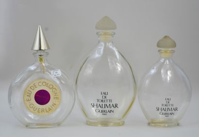 null GUERLAIN

Lot de 3 flacons vides dont un flacon modèle « pneu » et deux flacons...