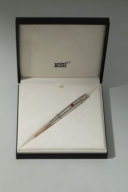 null MONTBLANC PARIS

Ballpoint pen in 18k white gold, model "BOHEME JE T'AIME",...
