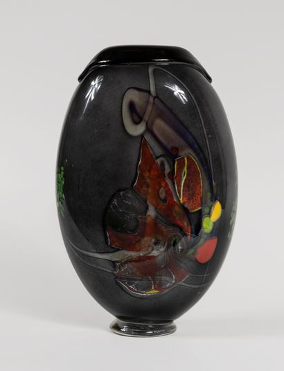 null Robert PIERINI (born in 1950) 

Glass ovoid vase with flattened body and polychrome...
