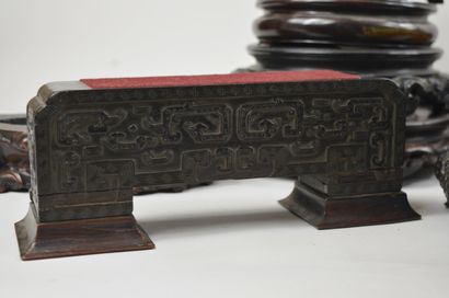 null CHINA, 20th century

Lot of 23 carved wood bases. 

(Accidents and missing ...
