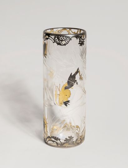 null 
BACCARAT




Vase rouleau en cristal à décor gravé à la roue de papillons,...