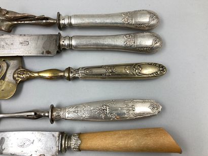 null Lot including: a game serving set, silver handle decorated with a cartouche...