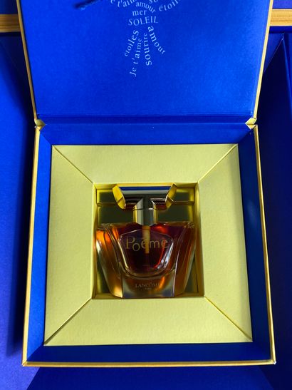 null LANCOME "Poem
Luxury box, titled, containing a perfume extract H: 7.5cm, PDO...