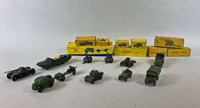 null DINKY TOYS : 10 military models
- DUKW military amphibious truck - N°825 / TB-With...