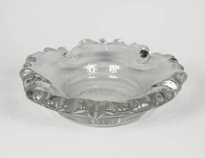 null DAUM
Important crystal cup with hemmed edge. 
Signed at the point Daum France...