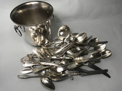 null Important lot in silver plated metal including an ice bucket, a part of a menagere...