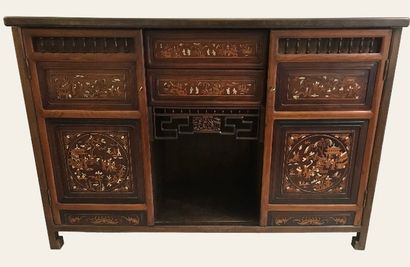null VIETNAM, 20th century
Sideboard opening with two doors and two drawers in front....