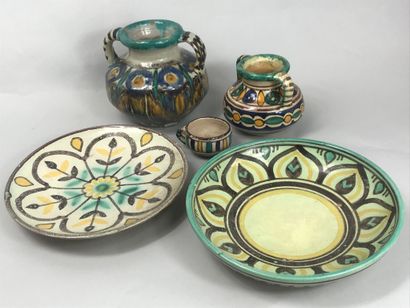 null Lot of ceramics including two small jugs, a cup and two plates (NABEUL ?)
Height:...