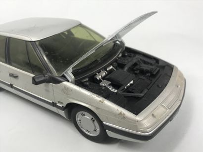 null SOLIDO, France
Citroen XM car, n°8501
Scale 1/18 
Length: 26 cm.
(Some traces...