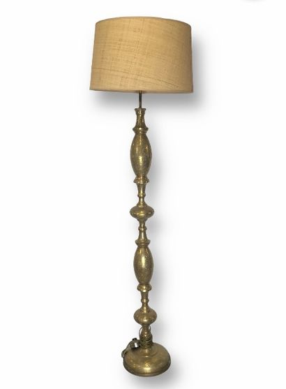 null Large lamp in chased copper ringed.
NORTH AFRICA Work of the XXth century
Height:...