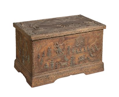 null THAILAND, early 20th century
Chest decorated with carved scenes, some of which...