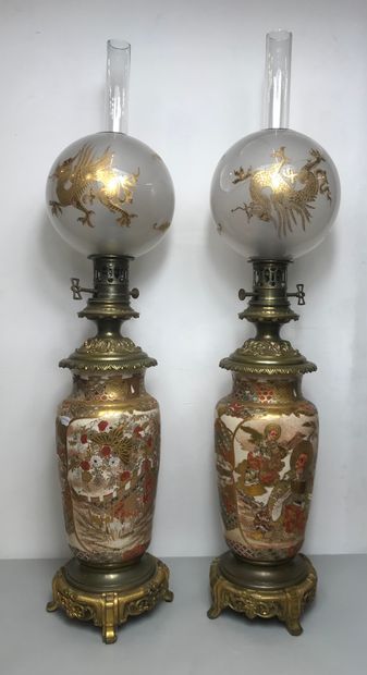 null JAPAN Satsuma, 20th century
Pair of vases mounted as oil lamps 
Height: 86 cm....