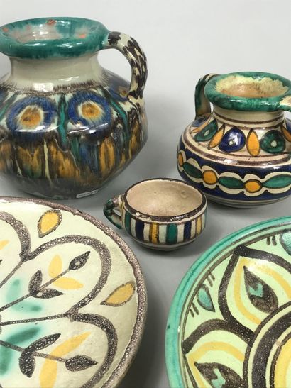 null Lot of ceramics including two small jugs, a cup and two plates (NABEUL ?)
Height:...