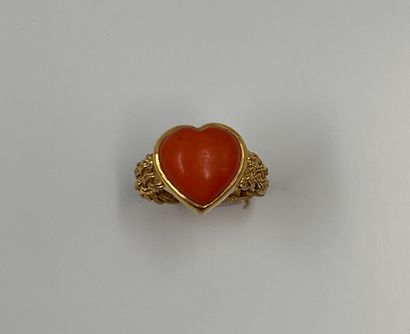 18k yellow gold child's ring set with a heart-shaped...