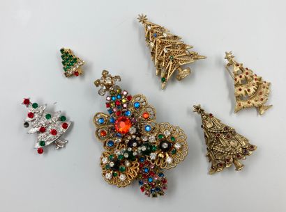Lot of 6 brooches, costume jewelry featuring...