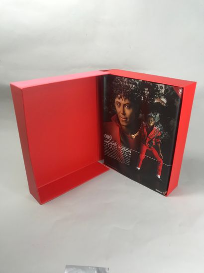 null HOT TOYS, Michael JACKSON
Collector's box set including two figurines of the...