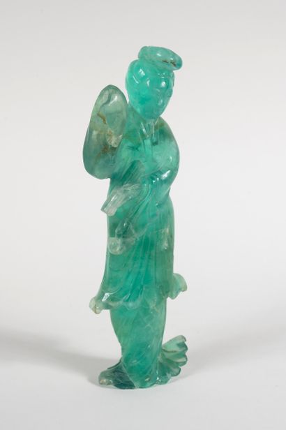 null CHINA, 20th century 
Kwan Yin in green stone. 
Height: 22cm
(Accidents)