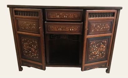 null VIETNAM, 20th century
Sideboard opening with two doors and two drawers in front....