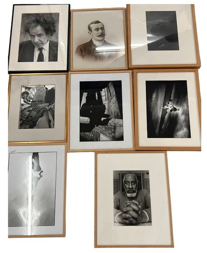 null Lot of 8 framed photographs including : 
- Yves GUILLOT photographing by Fabien...