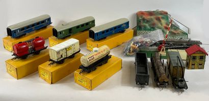 null JEP, cars in yellow box and without box:
Tank car 4692, Reefer car 4666, Brave...
