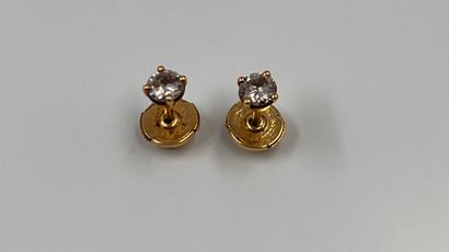 Earrings in 18k yellow gold with a diamond...