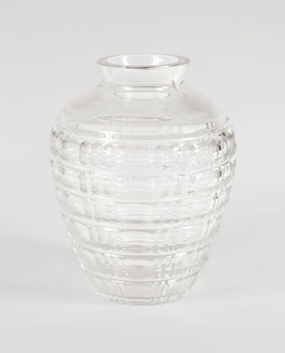 null DAUM, Nancy
Ball vase in translucent cut crystal with geometrical patterns.
Signed...