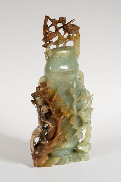 null CHINA, 20th century
Covered vase with carved decoration of birds on branches...