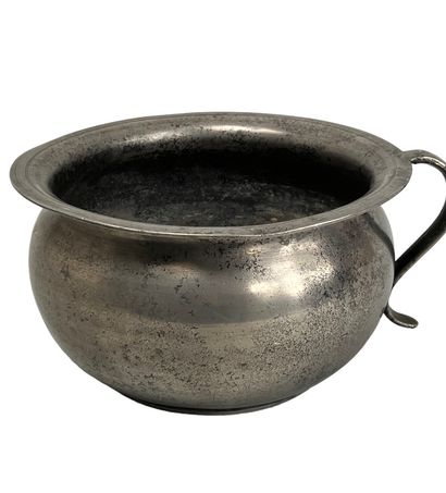 null ETAIN, 18th century
Important pot with handle and flared neck. 
Hallmark on...
