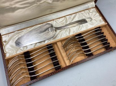 null Silver plated dessert set including twelve forks and a pie server. In a box....