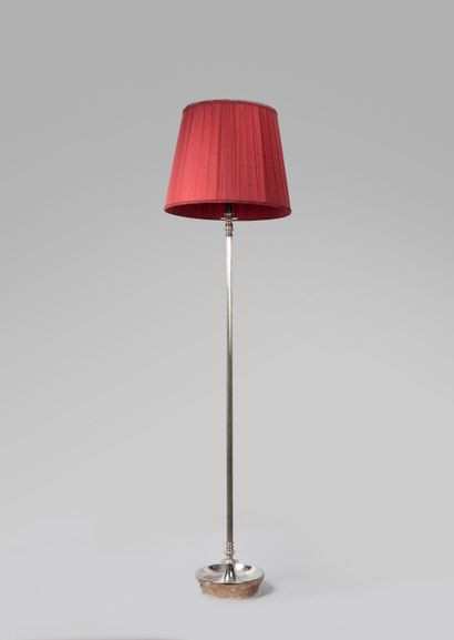 null Lamp on right foot out of silver plated metal, the shaft with groove circular...