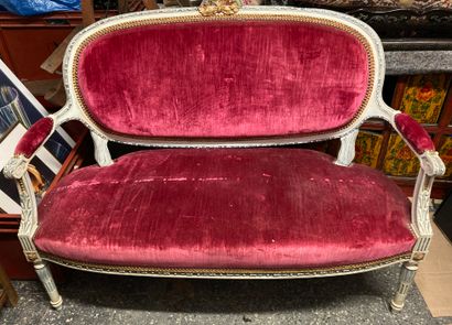 null Sofa basket in painted wood, red velvet upholstery 
Style LOUIS XVI.
Height...