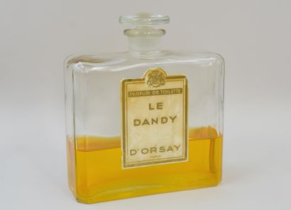 null D'ORSAY " The dandy ".
Glass bottle with a square shape, titled label. Flat...