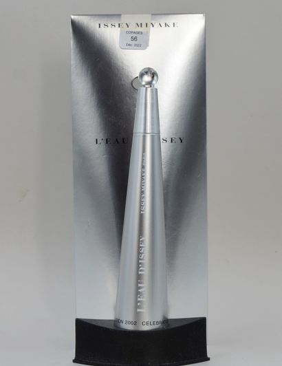 null ISSEY MIYAKE
Limited edition bottle published in 2002, containing 15 ml of perfume...