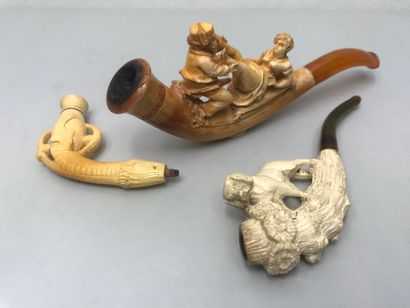 null Lot of pipes with carved decoration of erotic scene, lizard paw and dog. With...