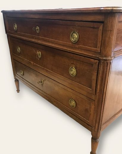 null Straight chest of drawers in cherry wood opening with three drawers separated...