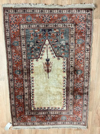 null Fine silky Caesarea (Turkey) around 1960. 
Carpet form prayer. 
Mercerized cotton...