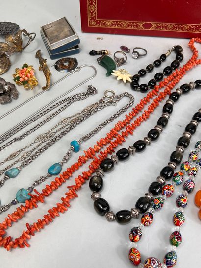 null Lot of costume jewelry in metal and silver including turquoise necklaces, coral...
