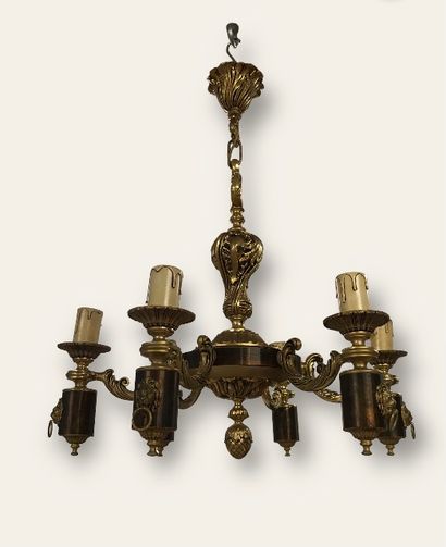 null Gilded metal chandelier with six arms of light decorated with lion's heads....