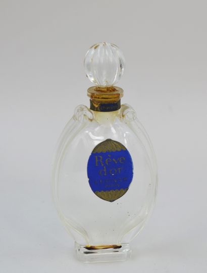 null L.T. PIVER "Rêve d'Or

Baccarat crystal bottle with an urn-shaped body on a...