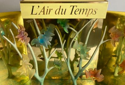 null NINA RICCI "L'Air du Temps

Rare titled display, with illuminated sign decorated...