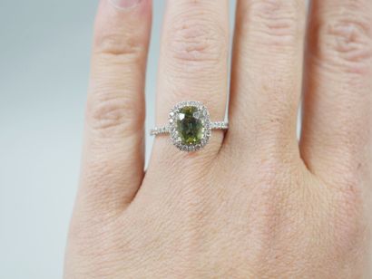 null 18k white gold ring set with a green tourmaline cushion cut of 2cts in a diamond...