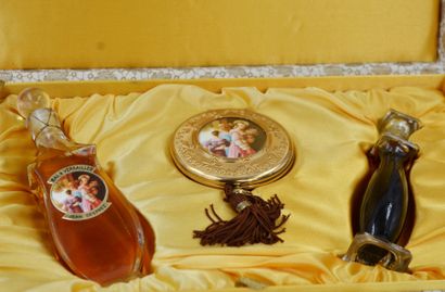 null JEAN DESPREZ « Bal à Versailles »

Coffret décoré et titré contenant une huile...