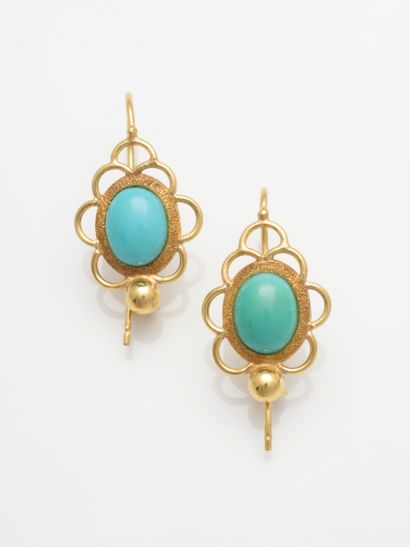 null Pair of 18k yellow gold earrings with an openwork scalloped design centered...