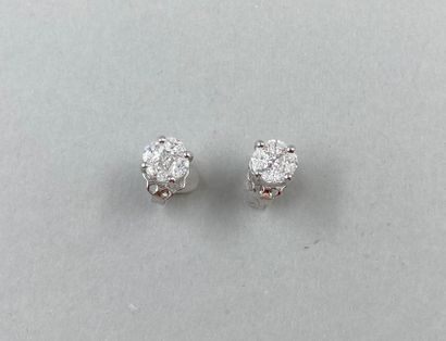 null Pair of round earrings in 18k white gold, each adorned with a princess cut diamond...