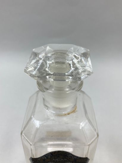 null GUERLAIN " Jicky " bottle

Glass bottle square model. Label titled "Jicky Guerlain"...