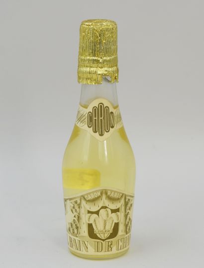 null CARON « Champagne »

Flacon en verre, figurant une bouteille de Champagne. Etiquette...