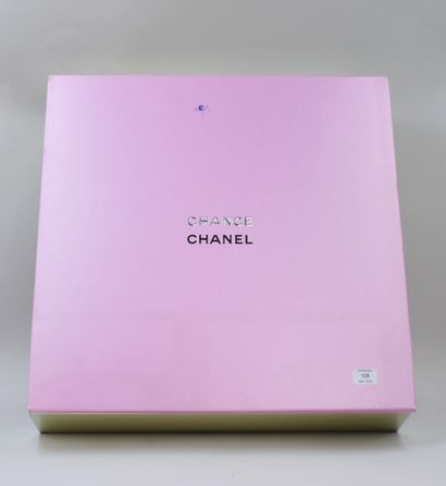 null CHANEL « Chance »

Luxueux coffret titré contenant une Eau de Toilette, flacon...