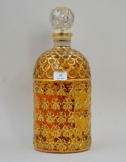 null GUERLAIN "Shalimar

Important glass bottle, model "golden bees". Containing...