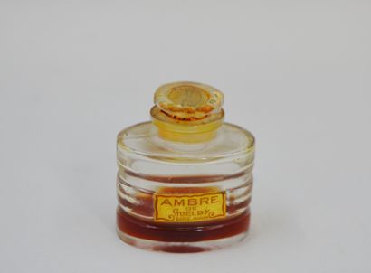 null GUELDY " Amber " bottle

Baccarat crystal bottle, titled label. Signed under...