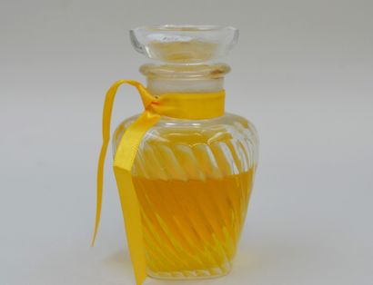 null GUERLAIN " When summer comes ".

Glass bottle, square base, grooved body, square...